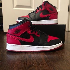 Jordan 1 mid banned